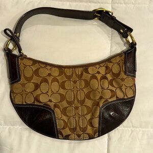 Authentic Coach pocketbook